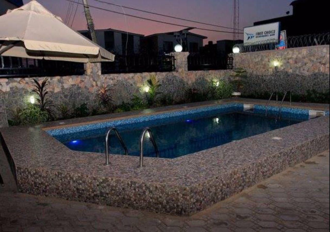Islanders Lounge Hotel *