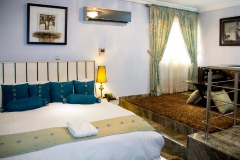 Hotel Islanders Lounge *