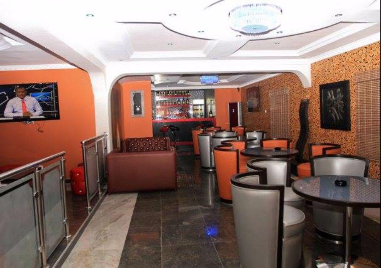 Islanders Lounge Hotel *
